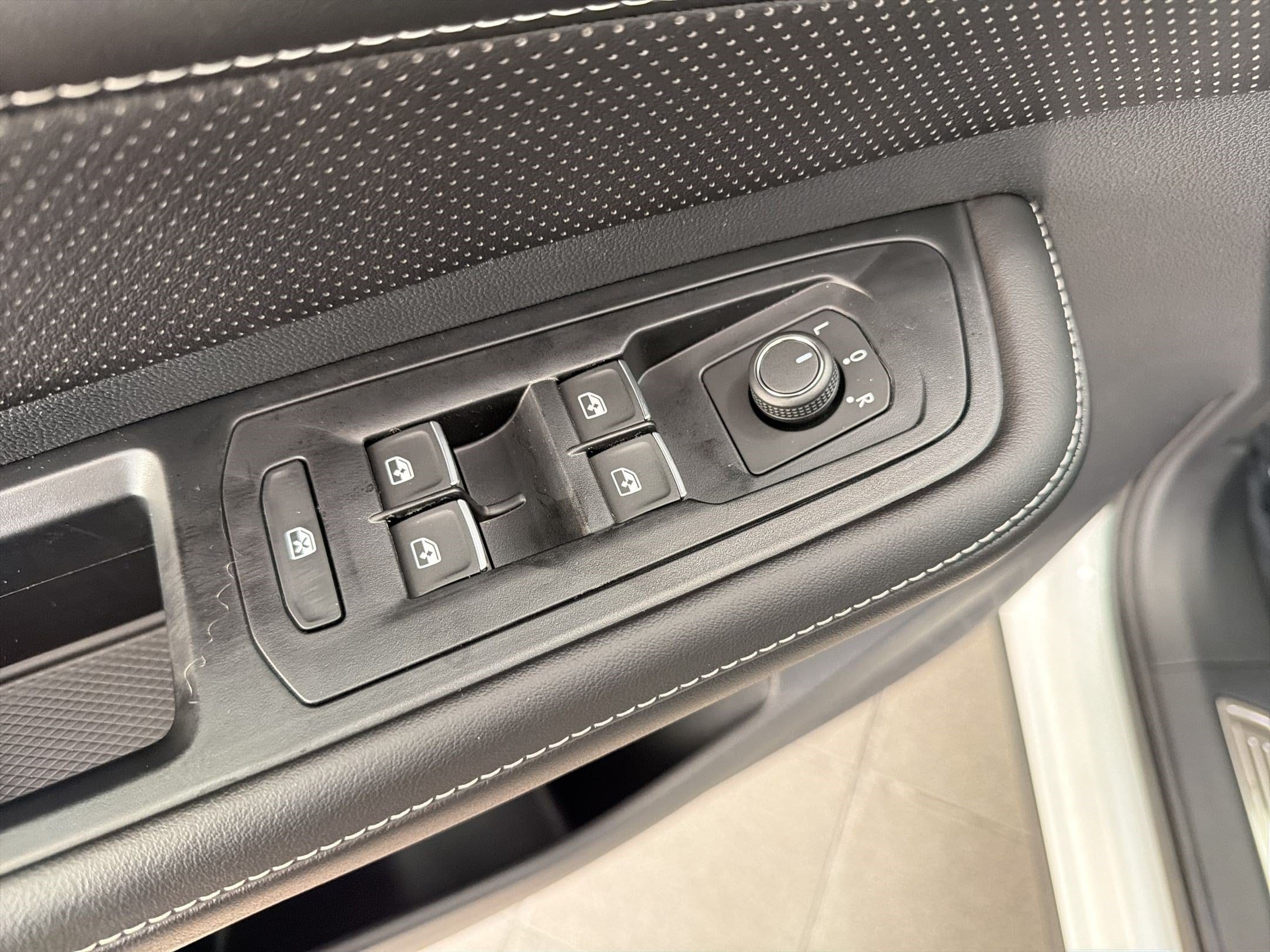 2026 Volkswagen Atlas SE w/Tech - Photo 13