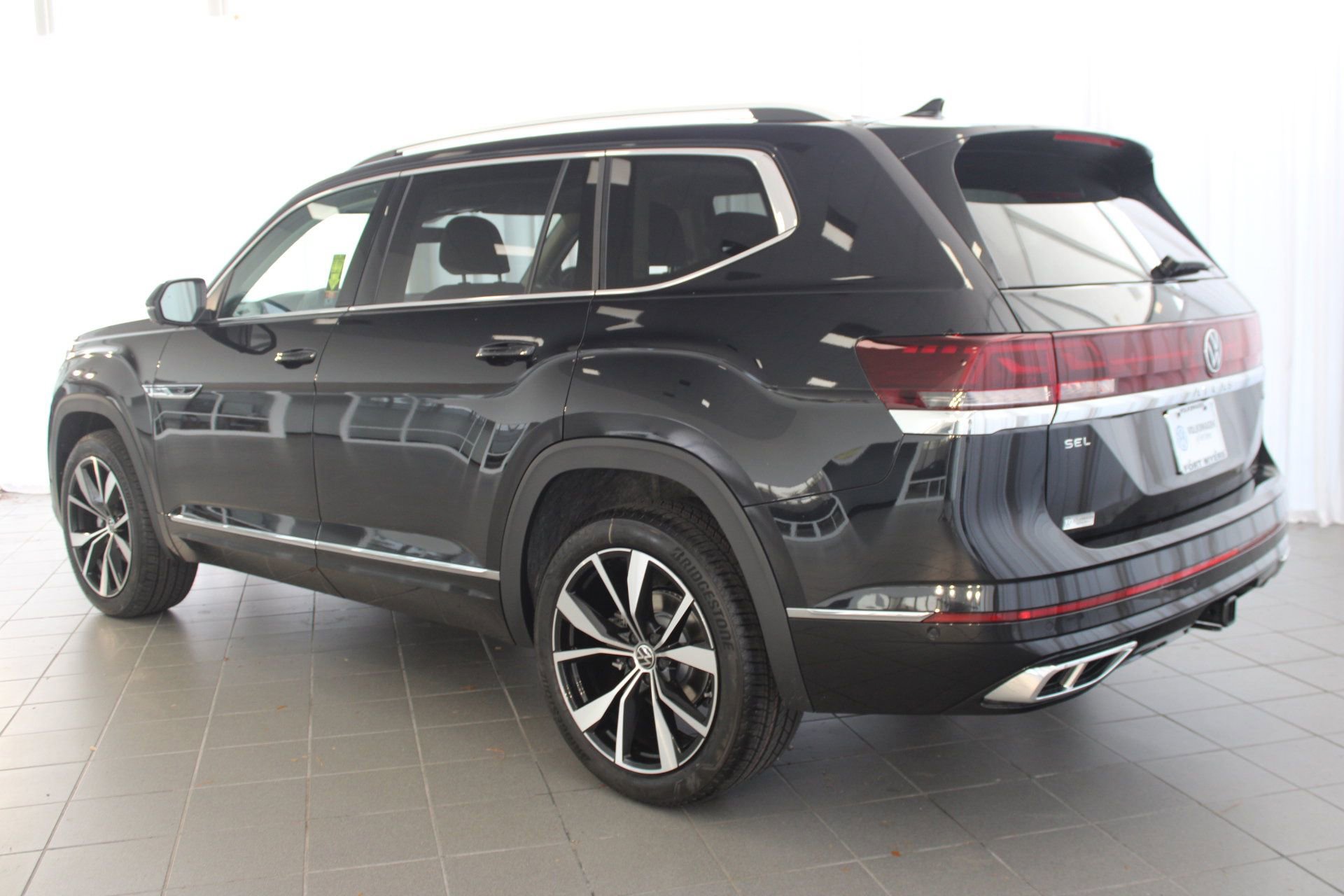 2026 Volkswagen Atlas SEL Premium R-Line photo 3