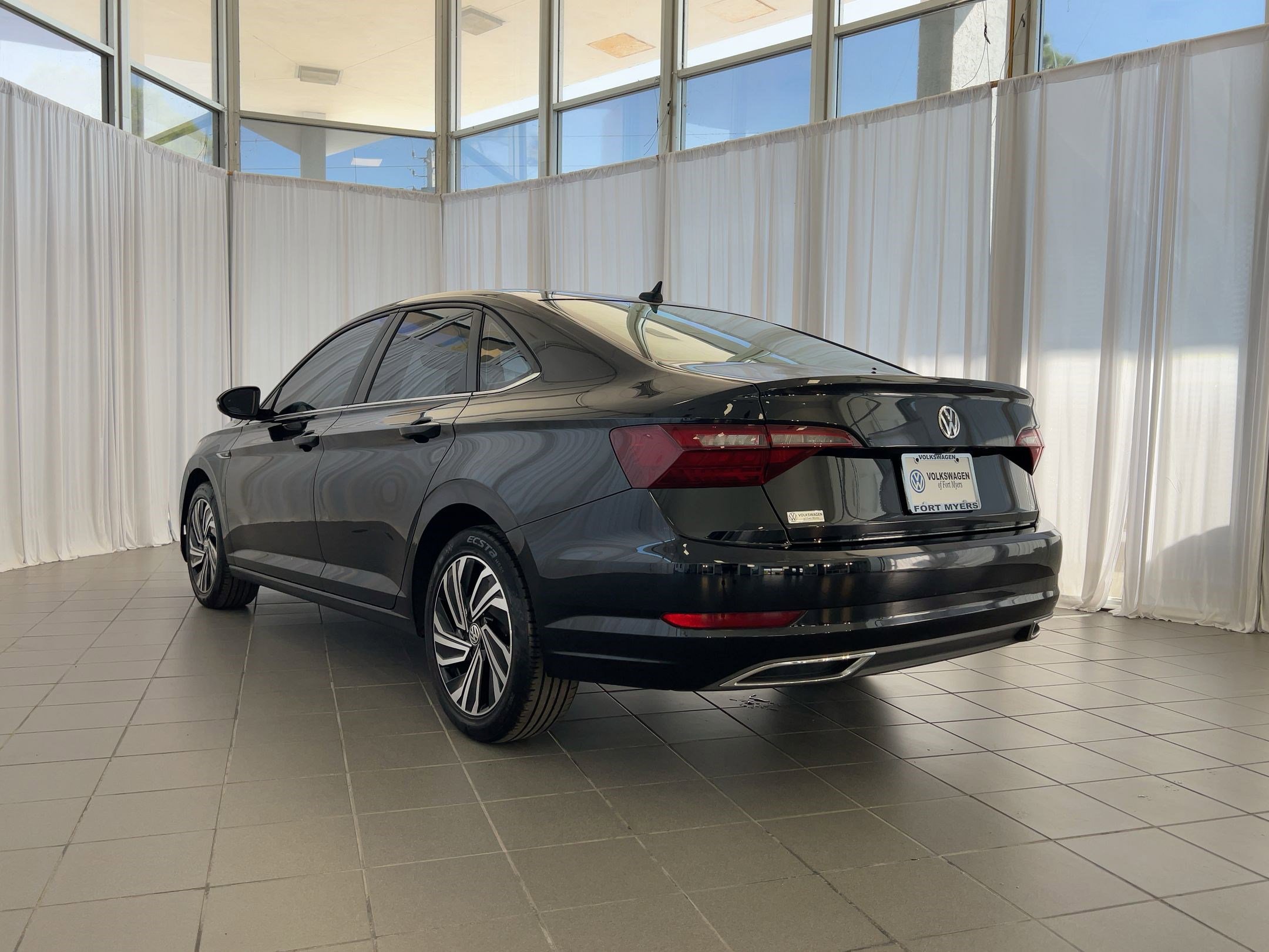 2020 Volkswagen Jetta SEL Premium photo 3