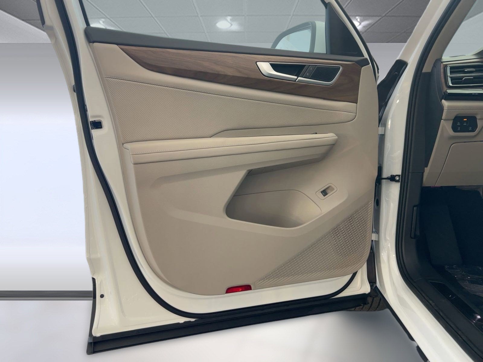 2026 Volkswagen Atlas SE w/Tech - Photo 31