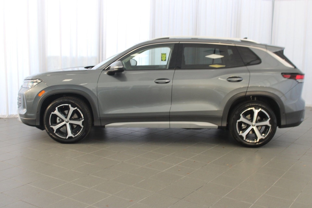 New 2025 Volkswagen Tiguan 2.0T SE SUV