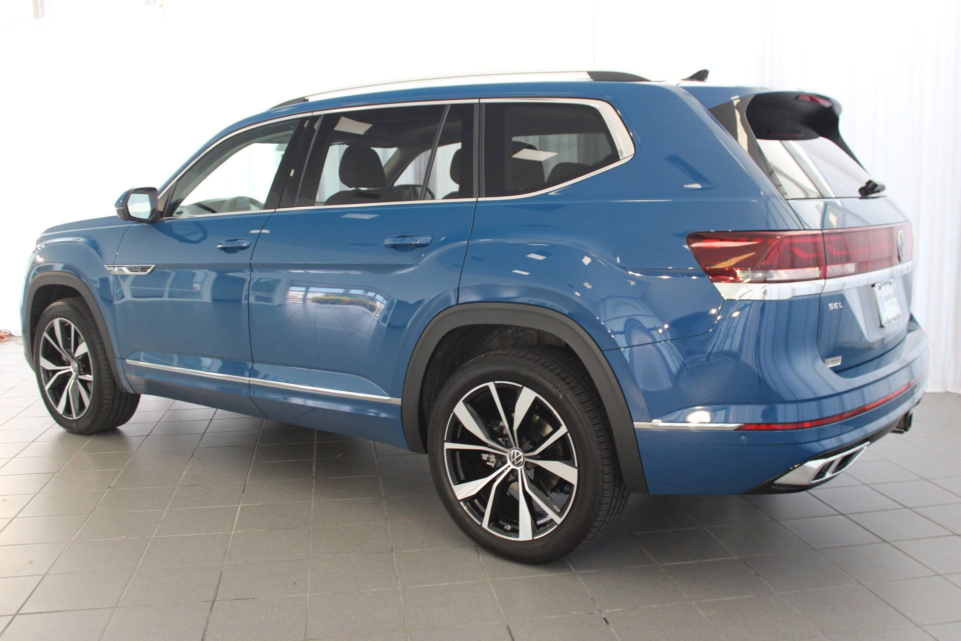 2026 Volkswagen Atlas SEL Premium R-Line photo 3