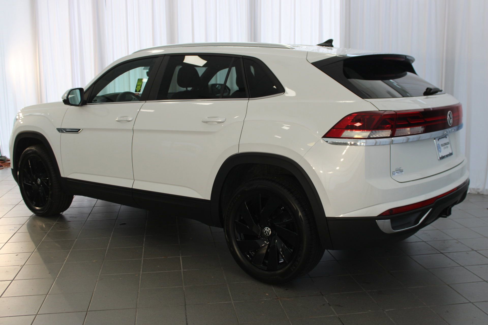 2026 Volkswagen Atlas Cross Sport SE Technology photo 3
