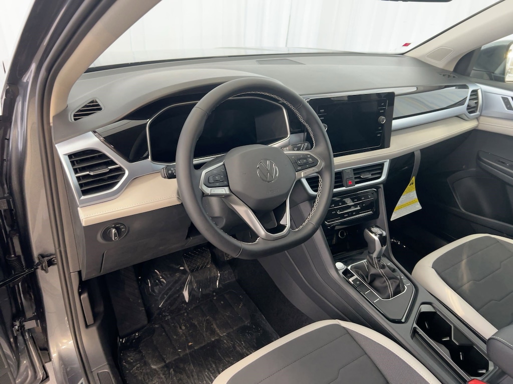 New 2026 Volkswagen Taos 1.5T SE SUV