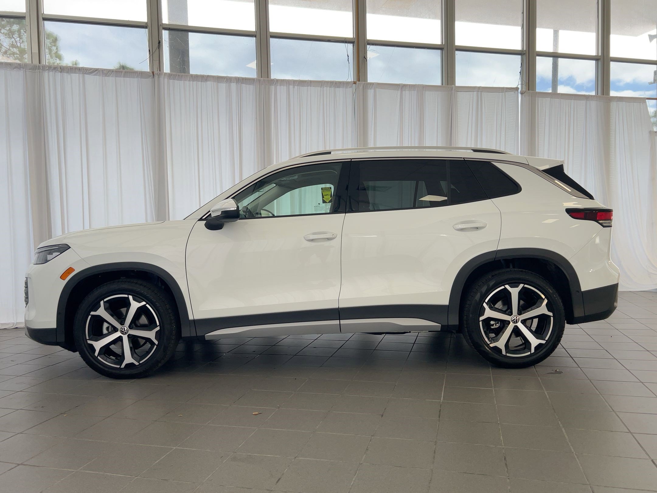 2026 Volkswagen Tiguan SE photo 2