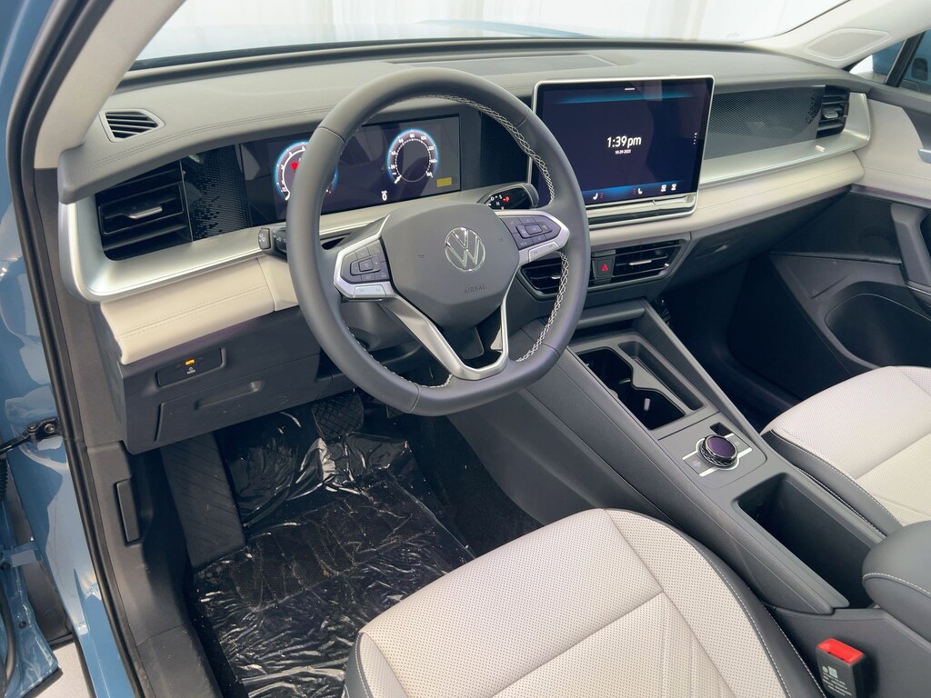 New 2025 Volkswagen Tiguan 2.0T SE SUV