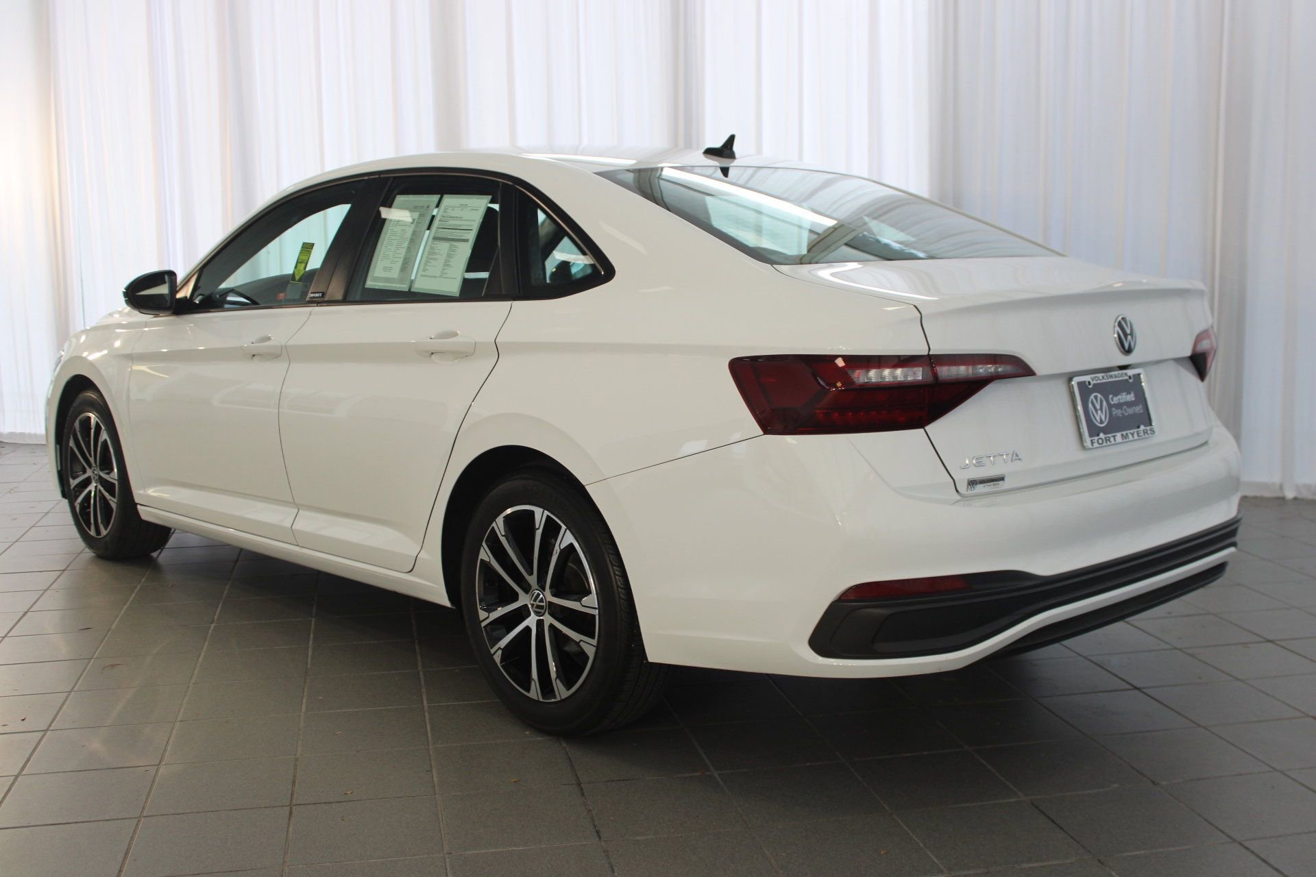2024 Volkswagen Jetta Sport photo 3
