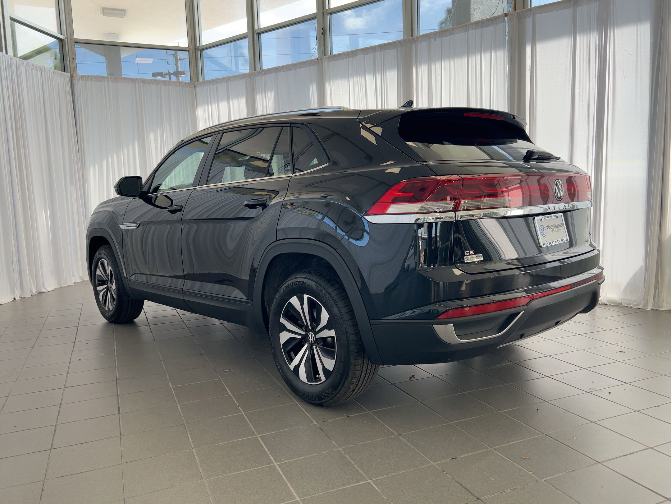 2026 Volkswagen Atlas Cross Sport SE photo 3
