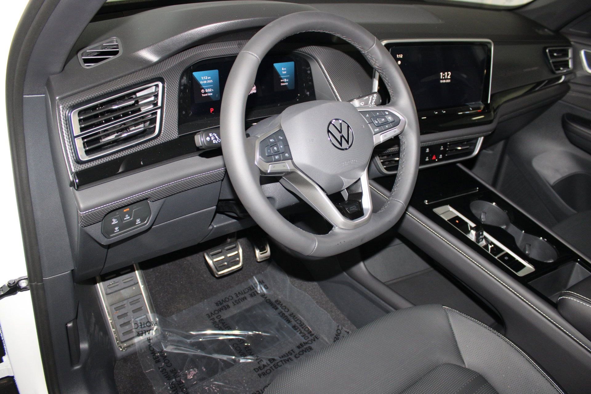 2026 Volkswagen Atlas Cross Sport SEL R-Line photo 4