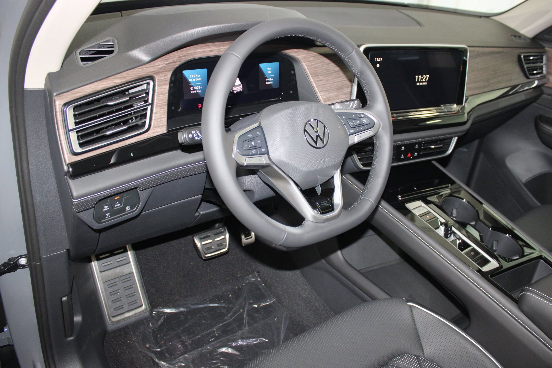 2026 Volkswagen Atlas SEL Premium R-Line photo 3