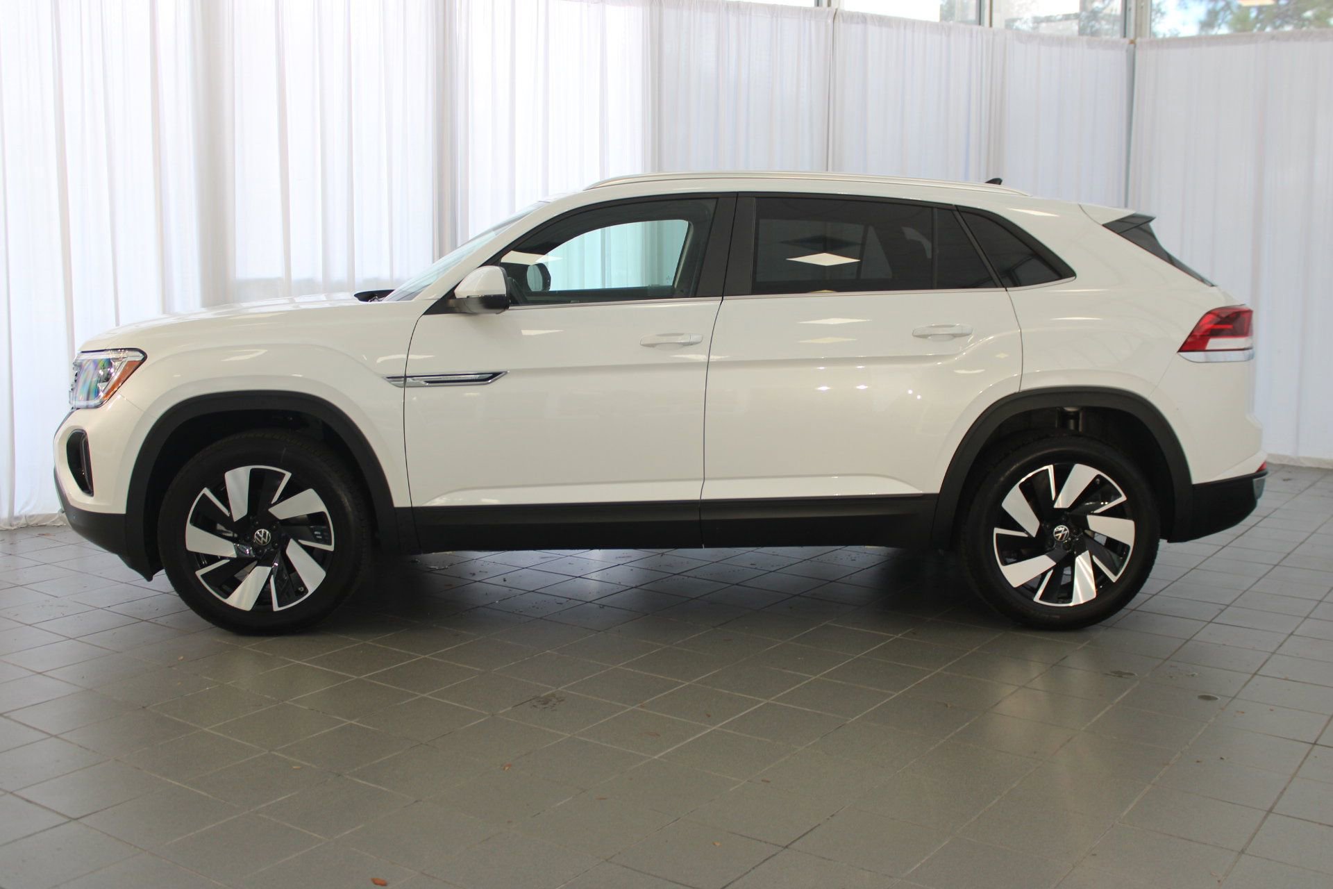2026 Volkswagen Atlas Cross Sport SE Technology photo 2
