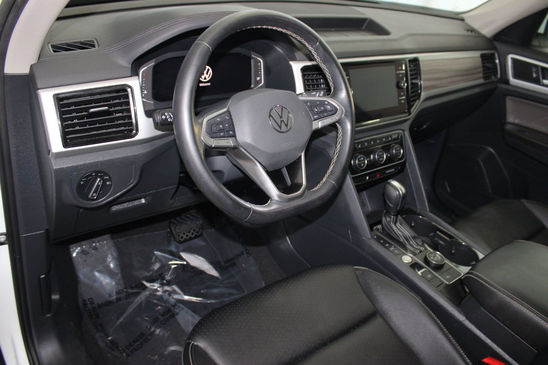 2022 Volkswagen Atlas SEL photo 4