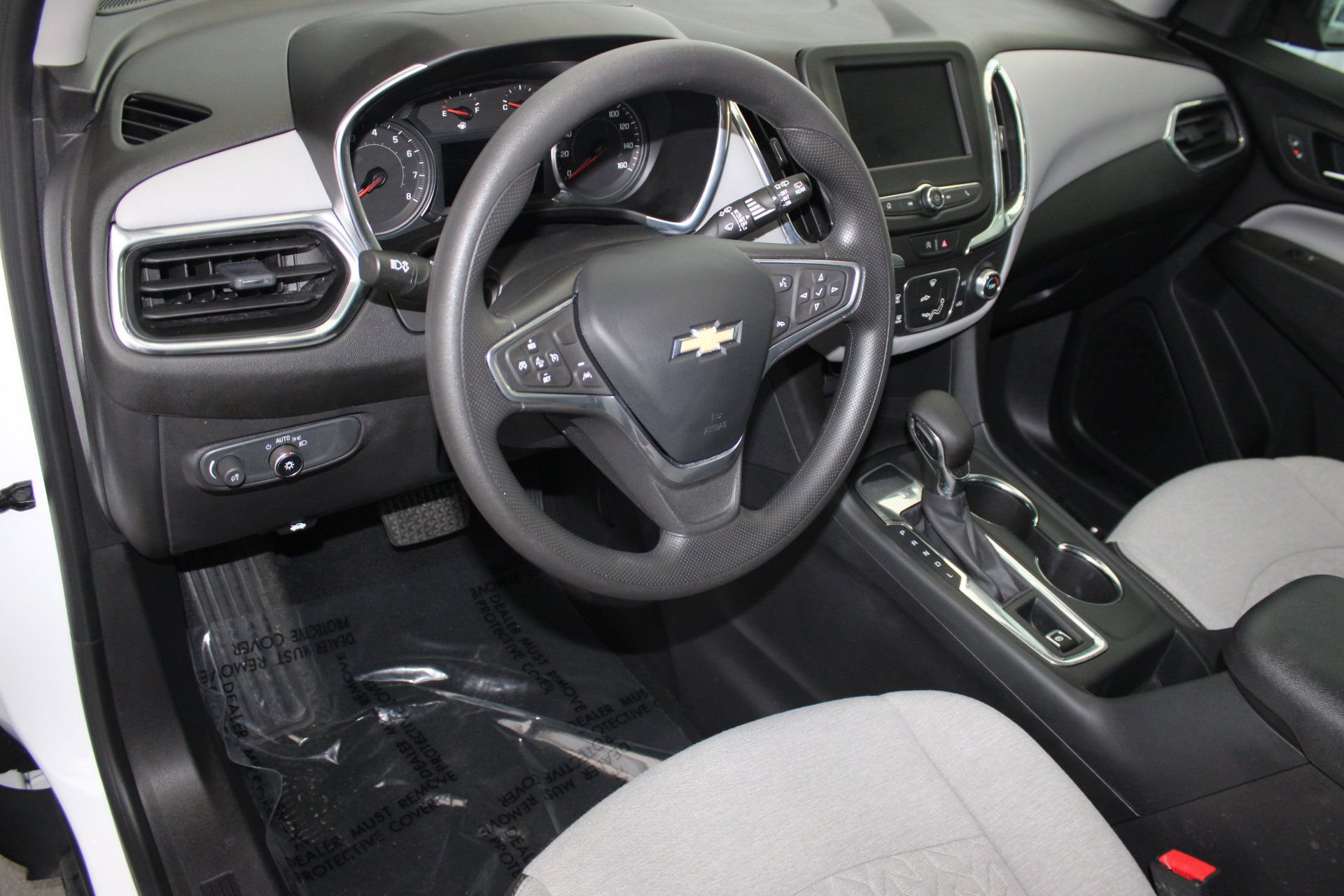 2023 Chevrolet Equinox LS photo 3
