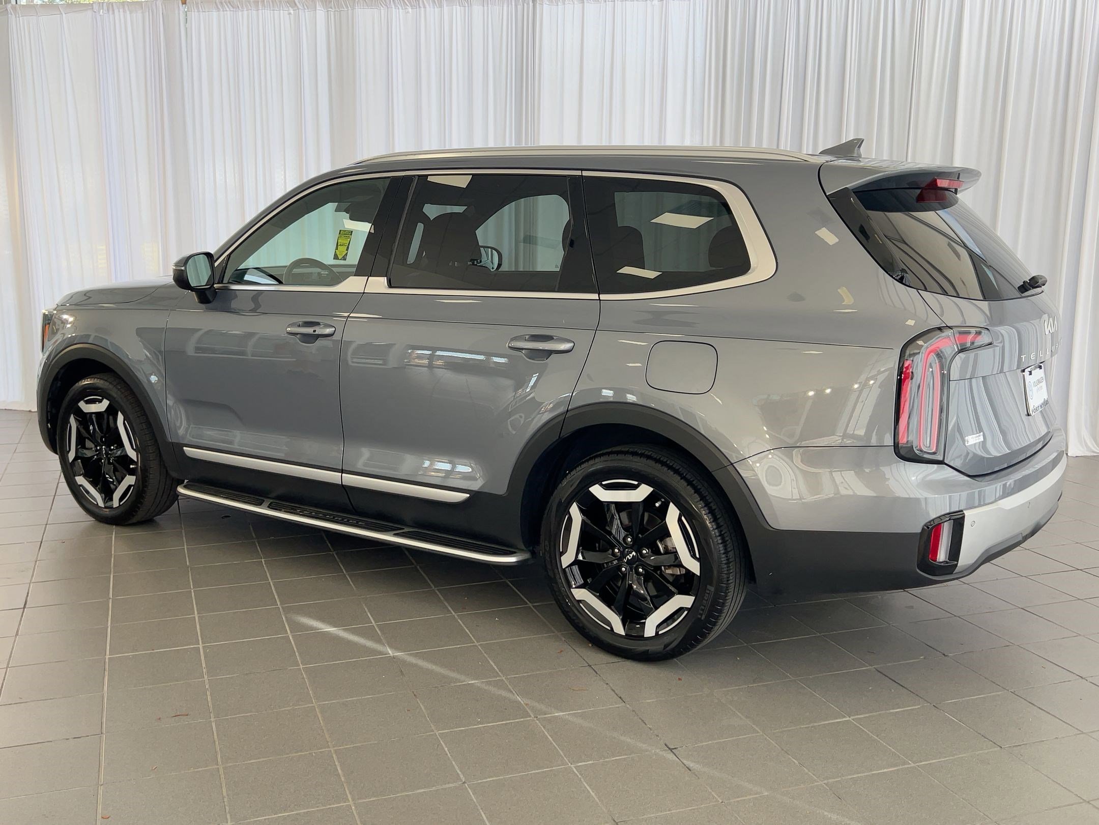 2024 Kia Telluride EX photo 3