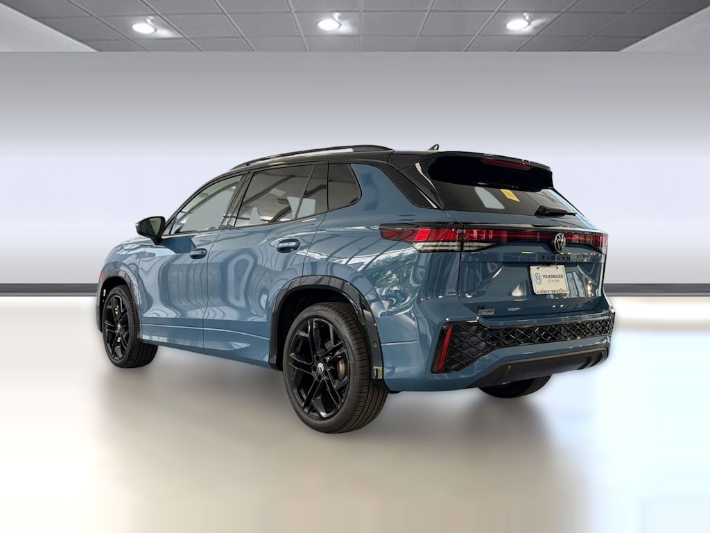 New 2026 Volkswagen Tiguan 2.0T SE R-Line Black SUV