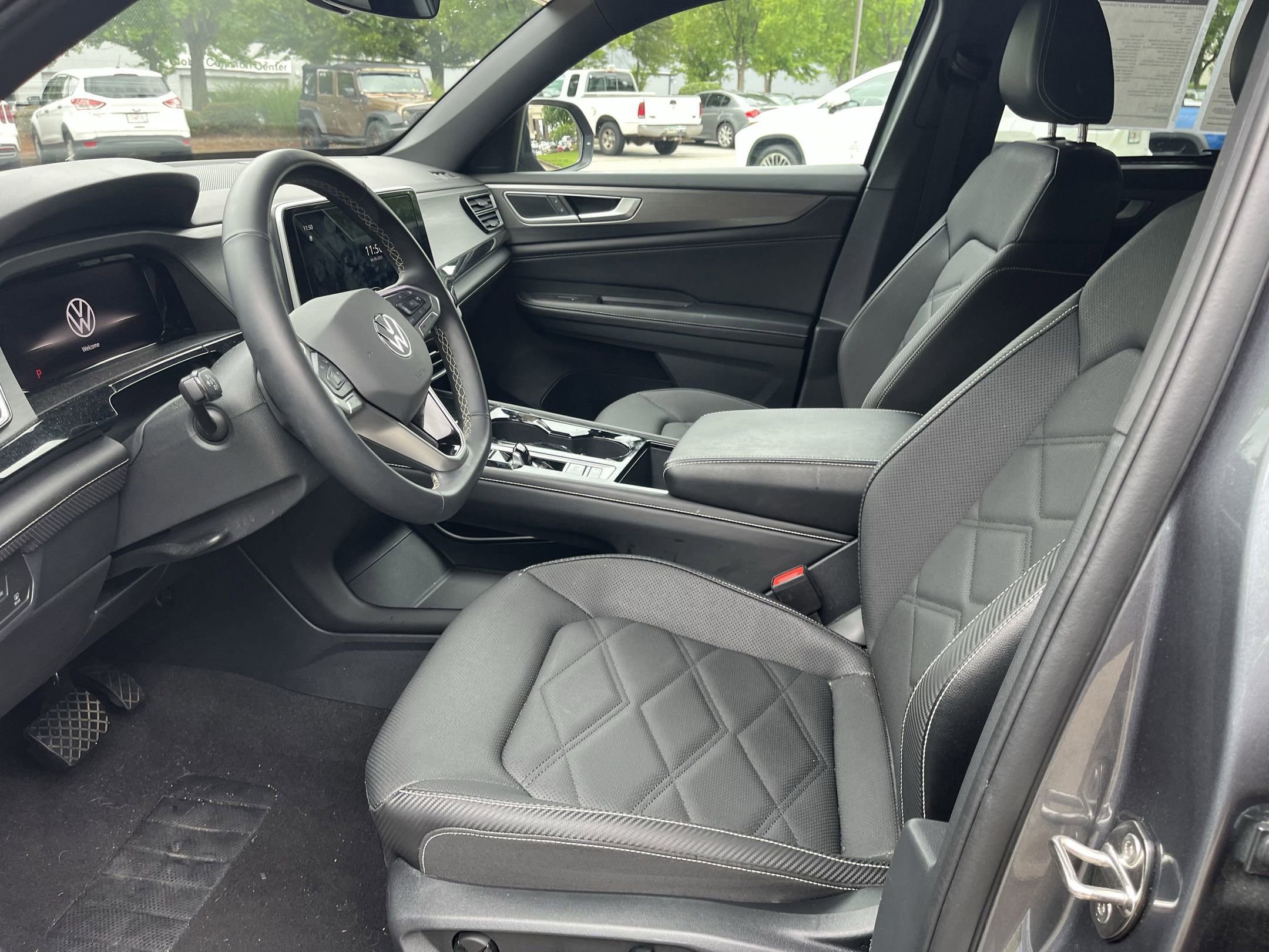 2024 Volkswagen Atlas Cross Sport SE Technology photo 4