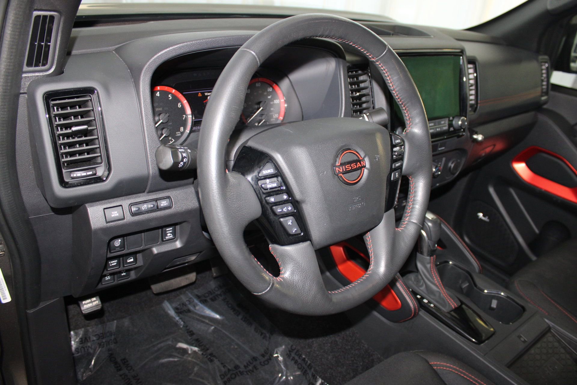 2023 Nissan Frontier Crew Cab PRO-4X photo 4