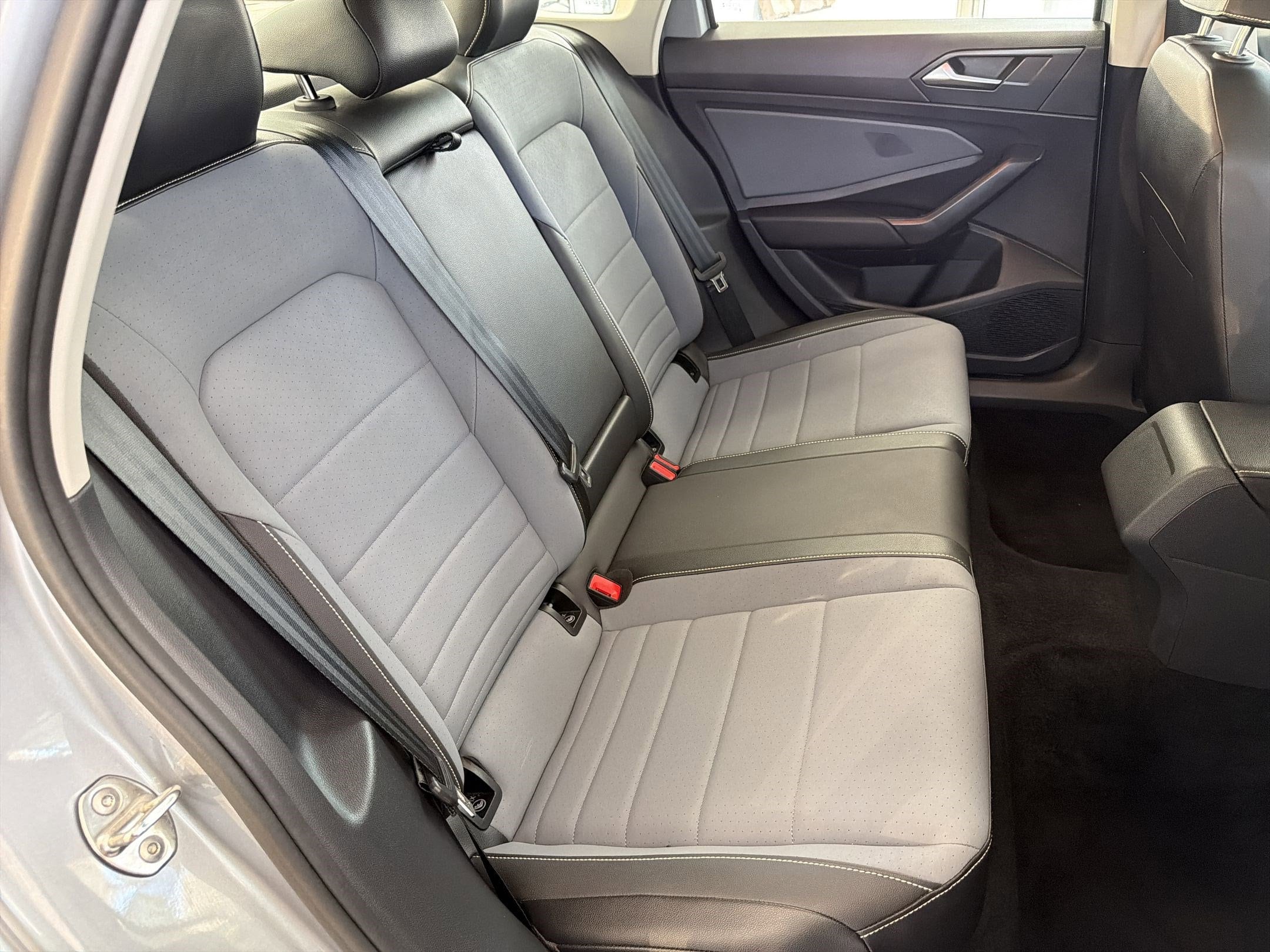 2025 Volkswagen Jetta SE - Photo 29