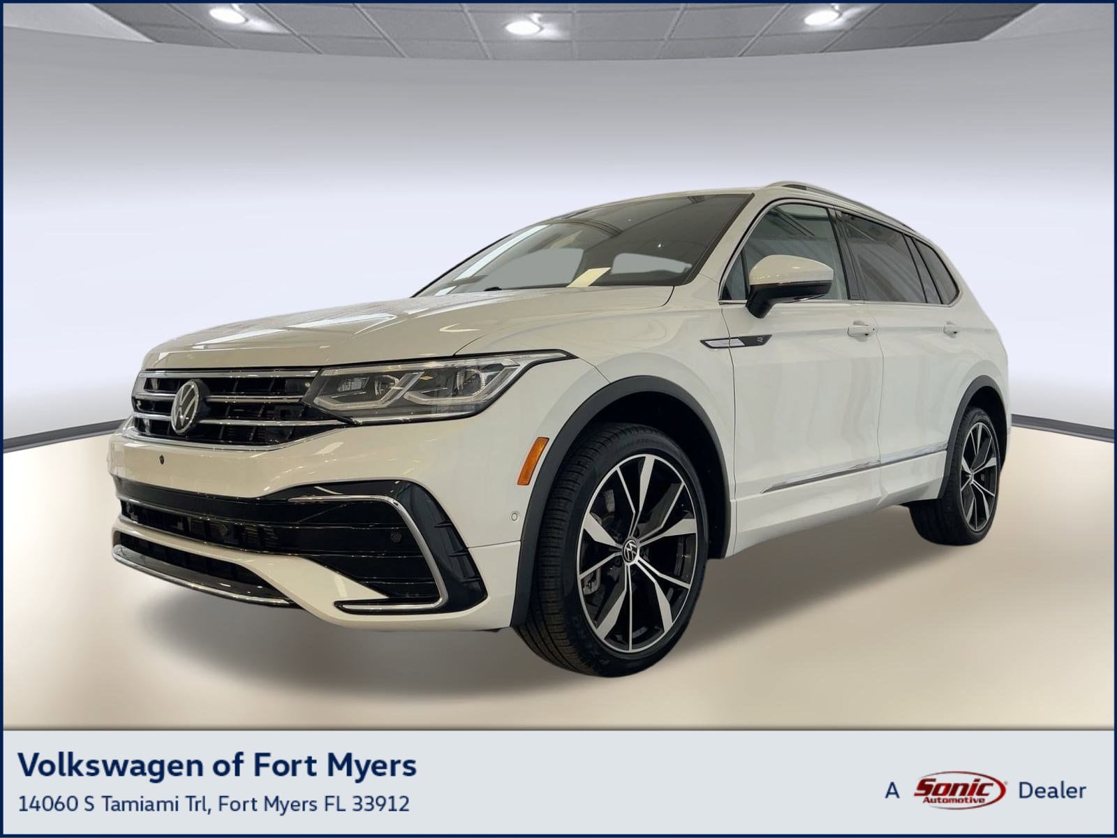 2024 Volkswagen Tiguan SEL R-LINE's photo