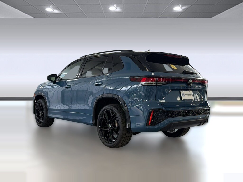 New 2026 Volkswagen Tiguan SE R-Line Black SUV