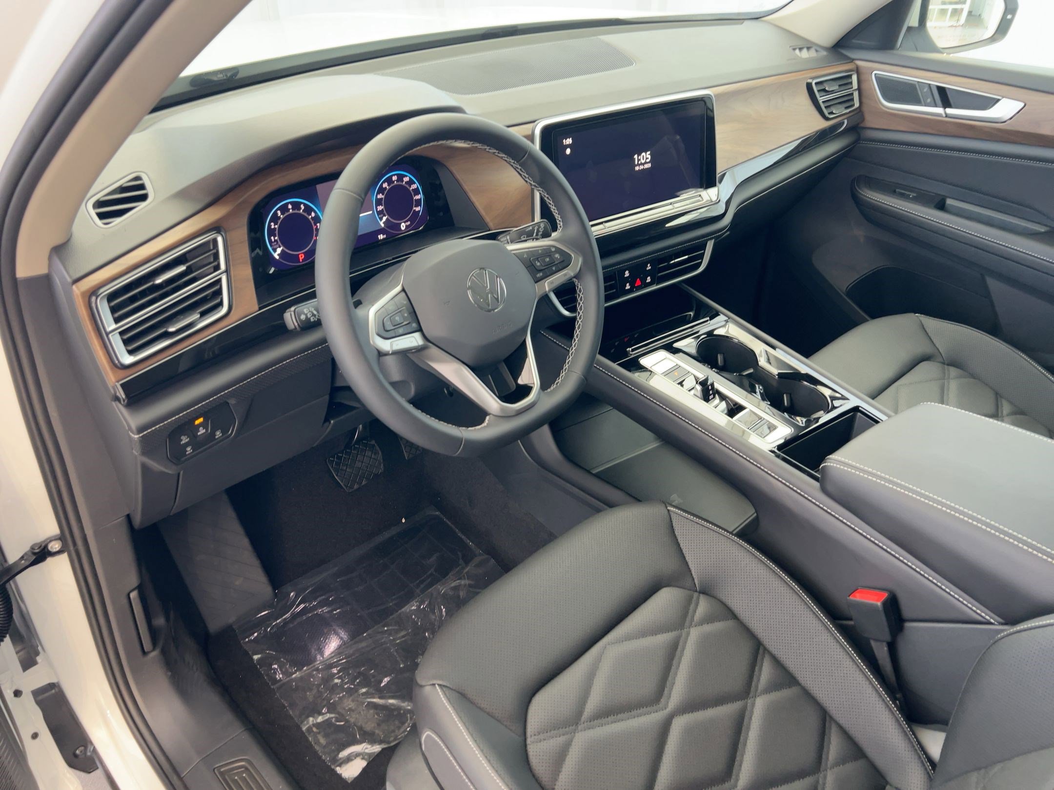 2026 Volkswagen Atlas SE Technology photo 3