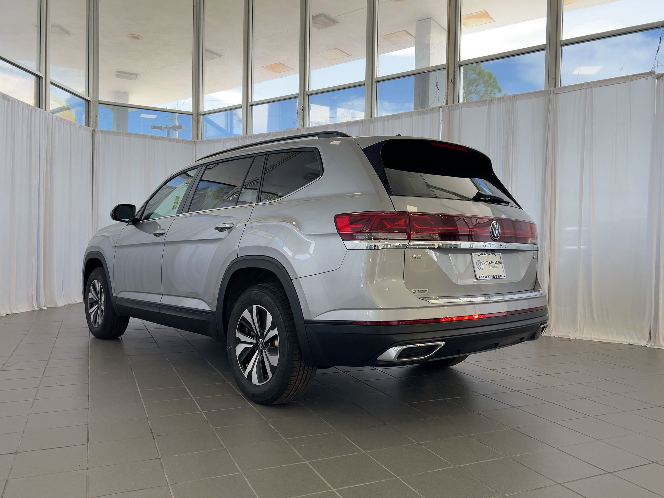 2026 Volkswagen Atlas SE photo 3
