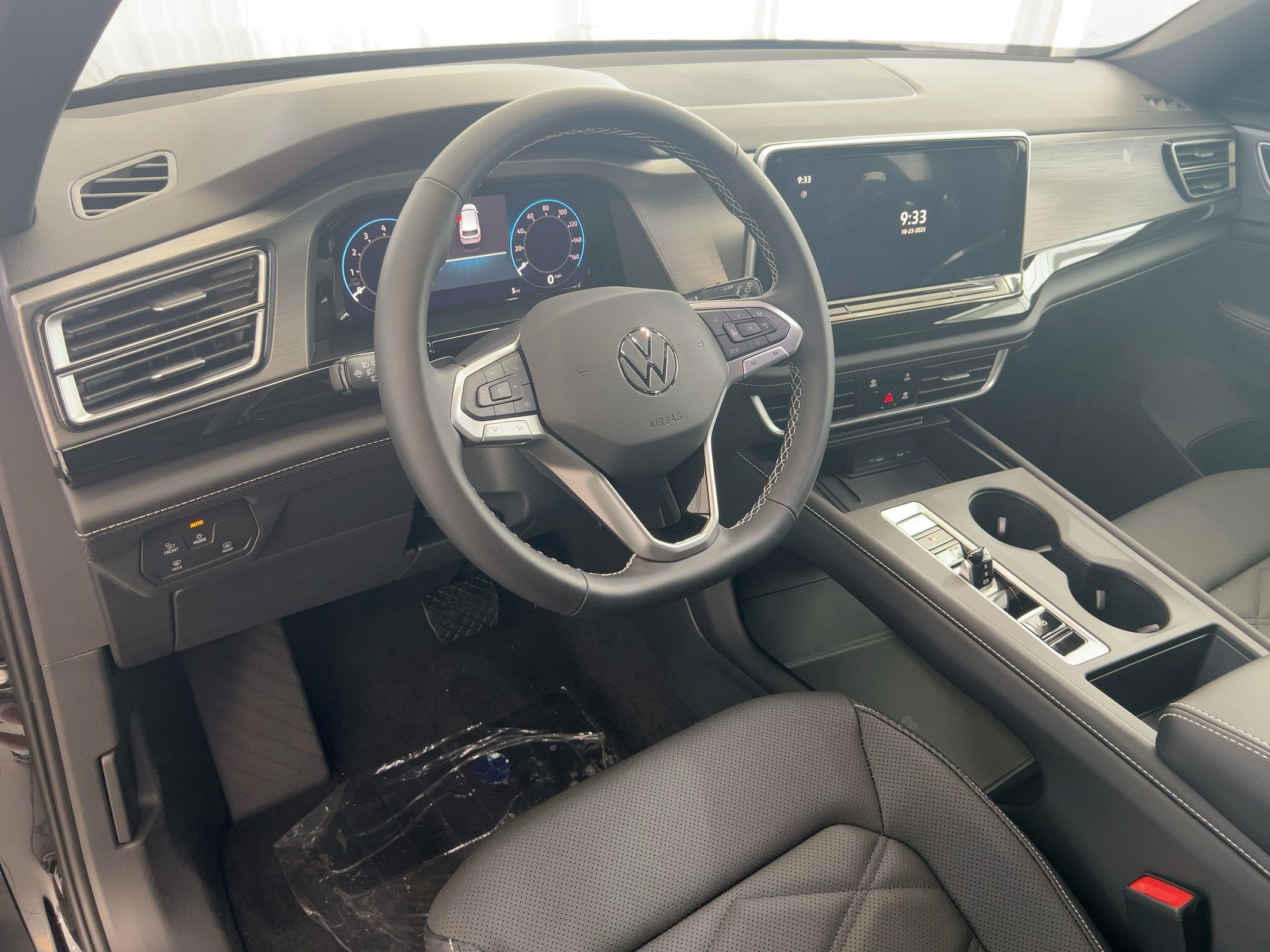 2026 Volkswagen Atlas Cross Sport SE photo 4