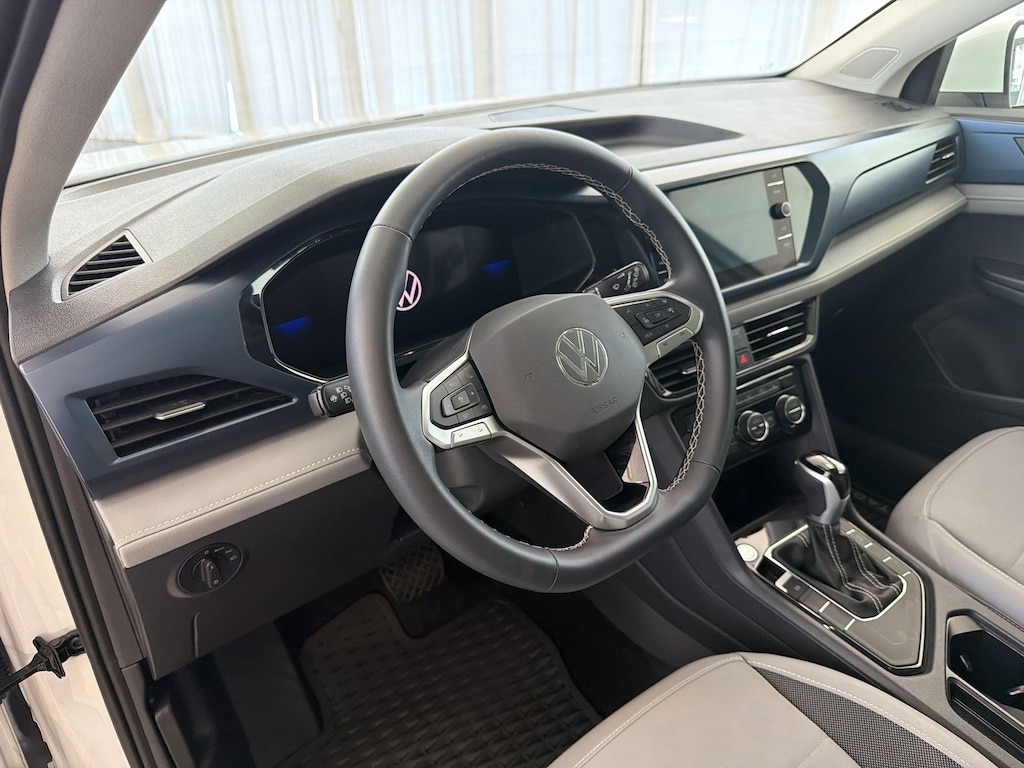 Used 2024 Volkswagen Taos SE SE FWD