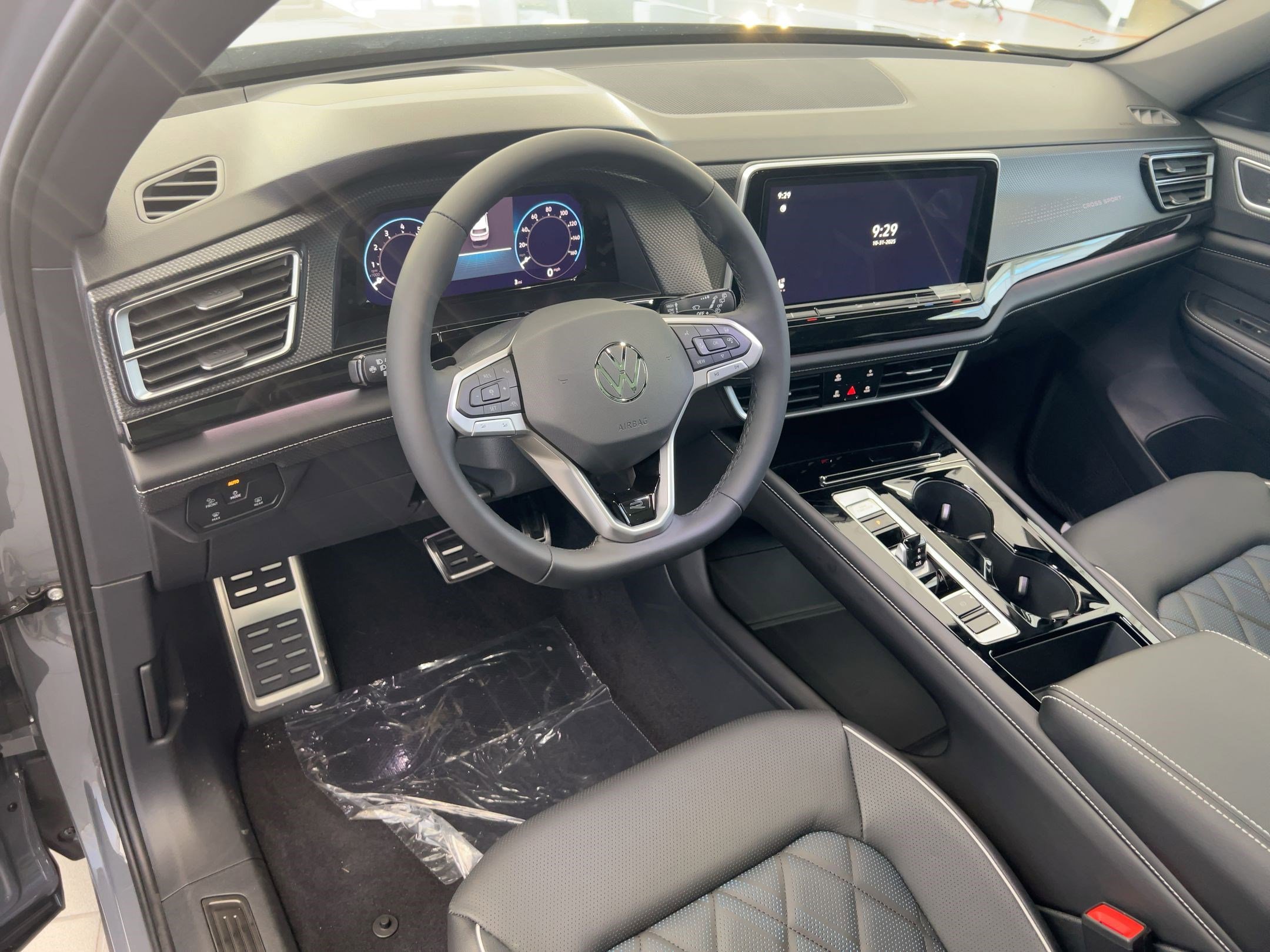 2026 Volkswagen Atlas Cross Sport SEL Premium R-Line photo 4