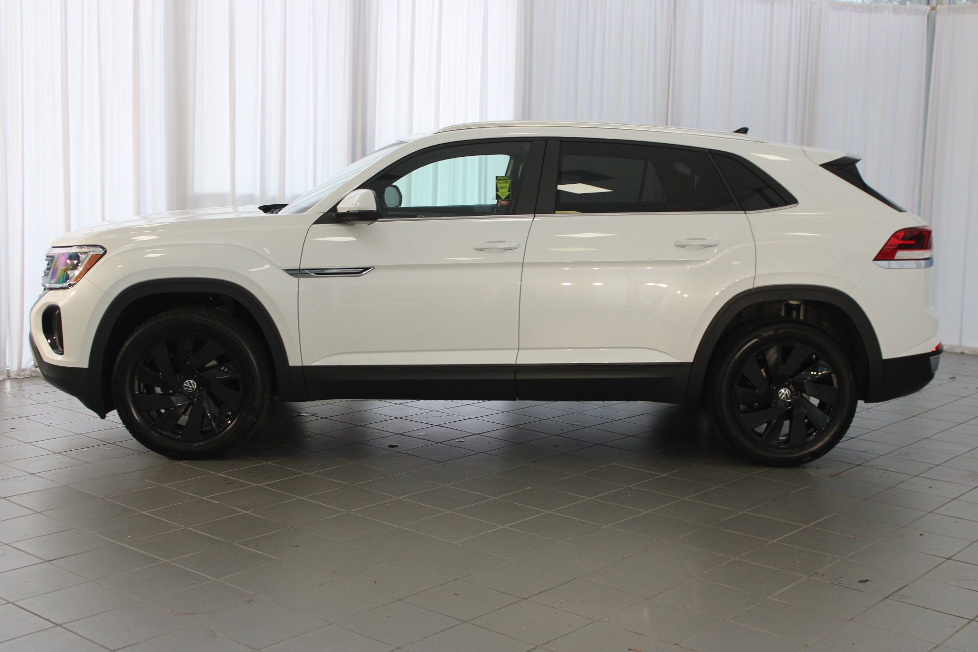 2026 Volkswagen Atlas Cross Sport SE Technology photo 2