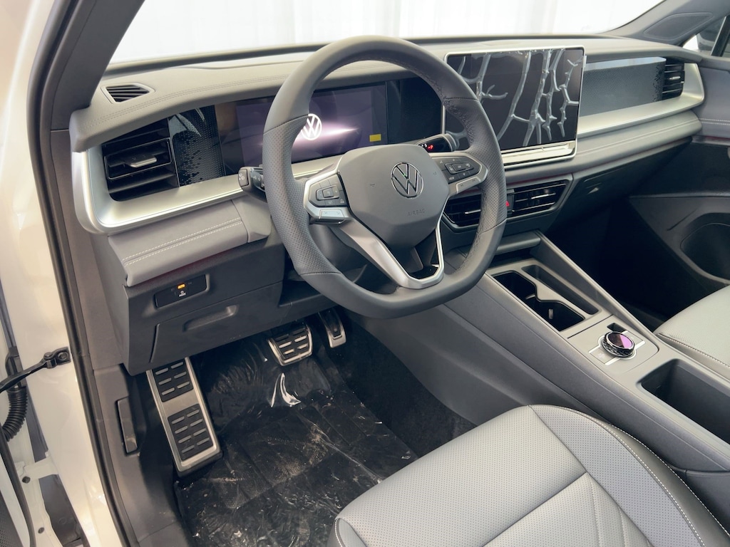 New 2026 Volkswagen Tiguan SE R-Line Black 2.0T SE R-Line Black 4MOTION