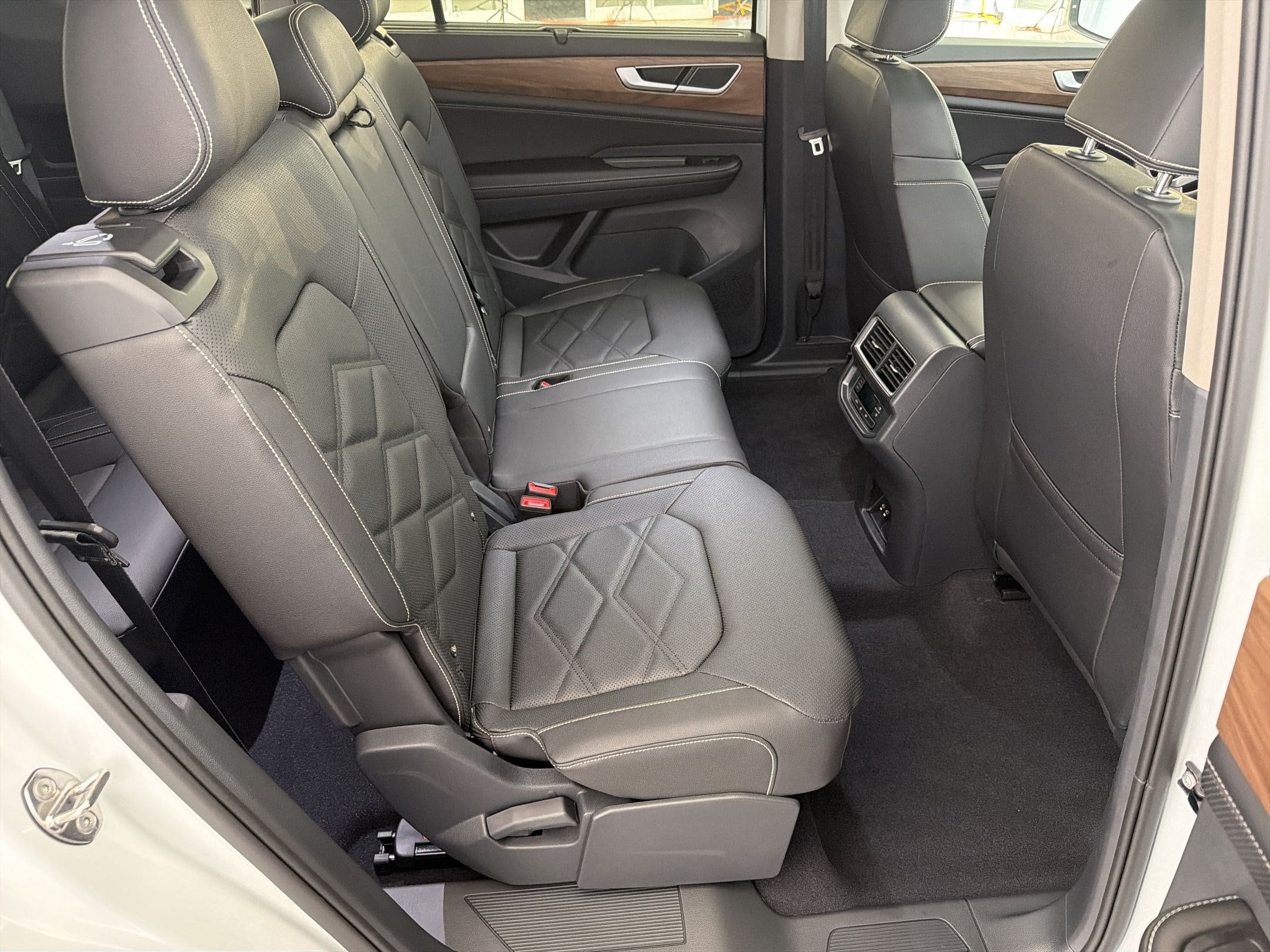 2026 Volkswagen Atlas SE w/Tech - Photo 29