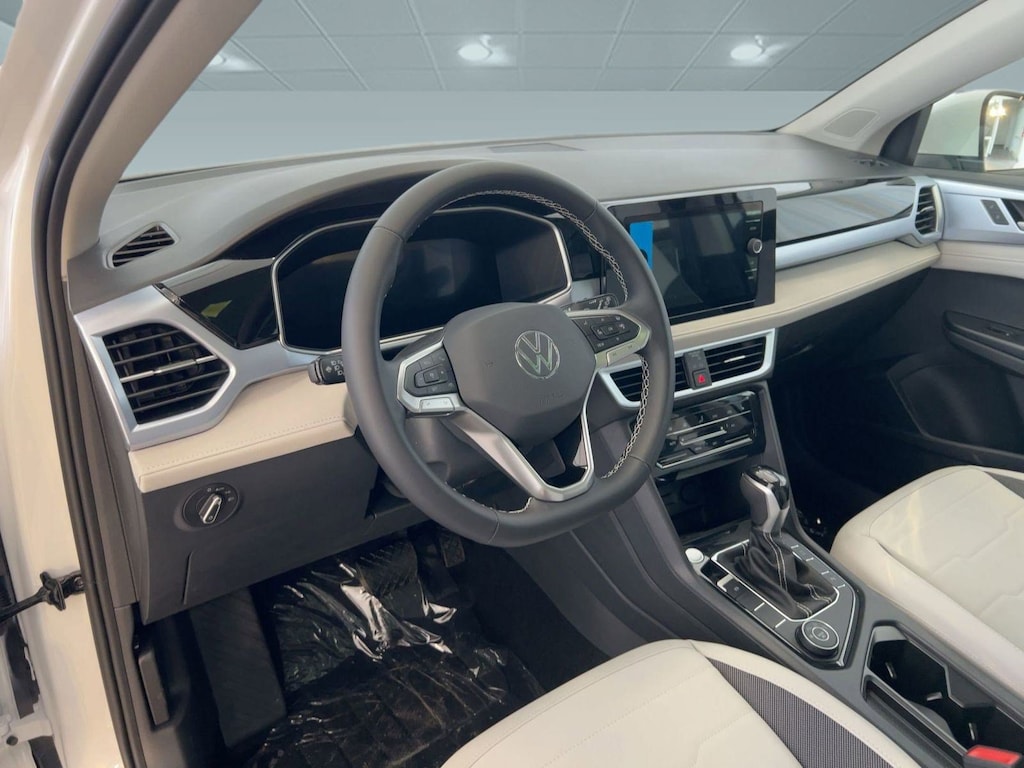 New 2026 Volkswagen Taos 1.5T SE SUV
