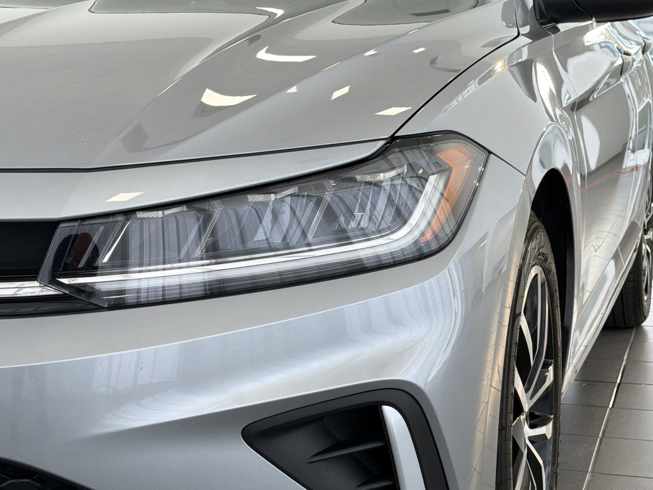 2025 Volkswagen Jetta SE - Photo 11