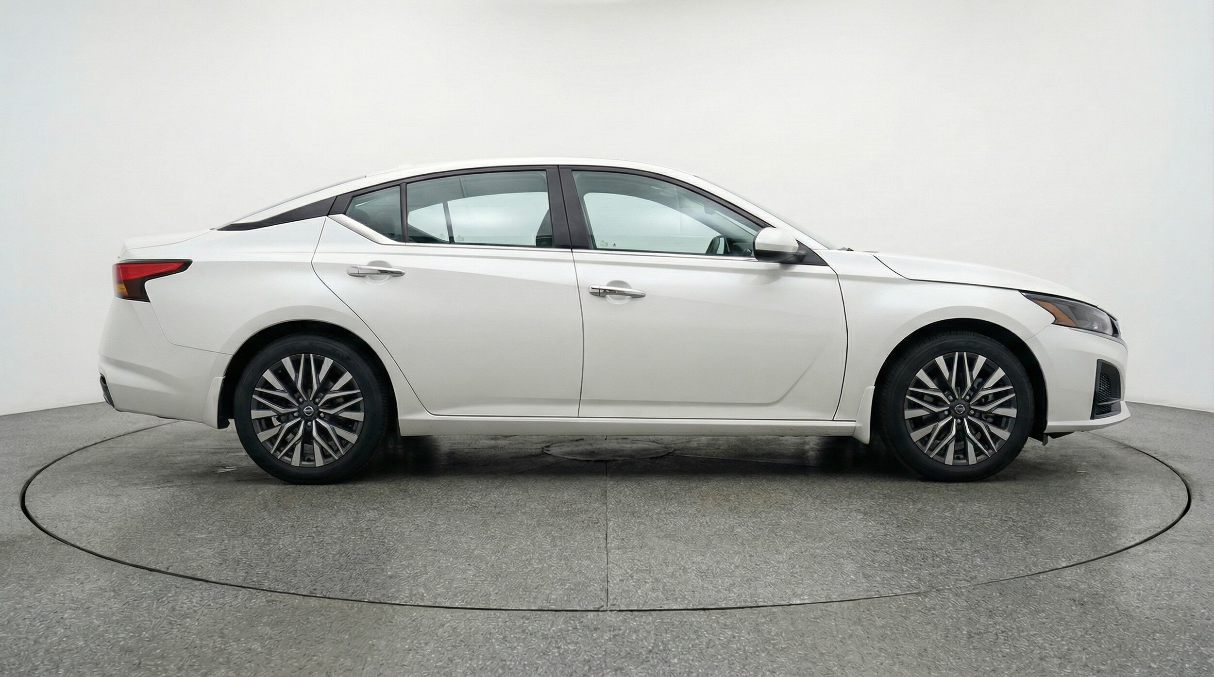 Thumbnail: 2025 Nissan Altima - 8