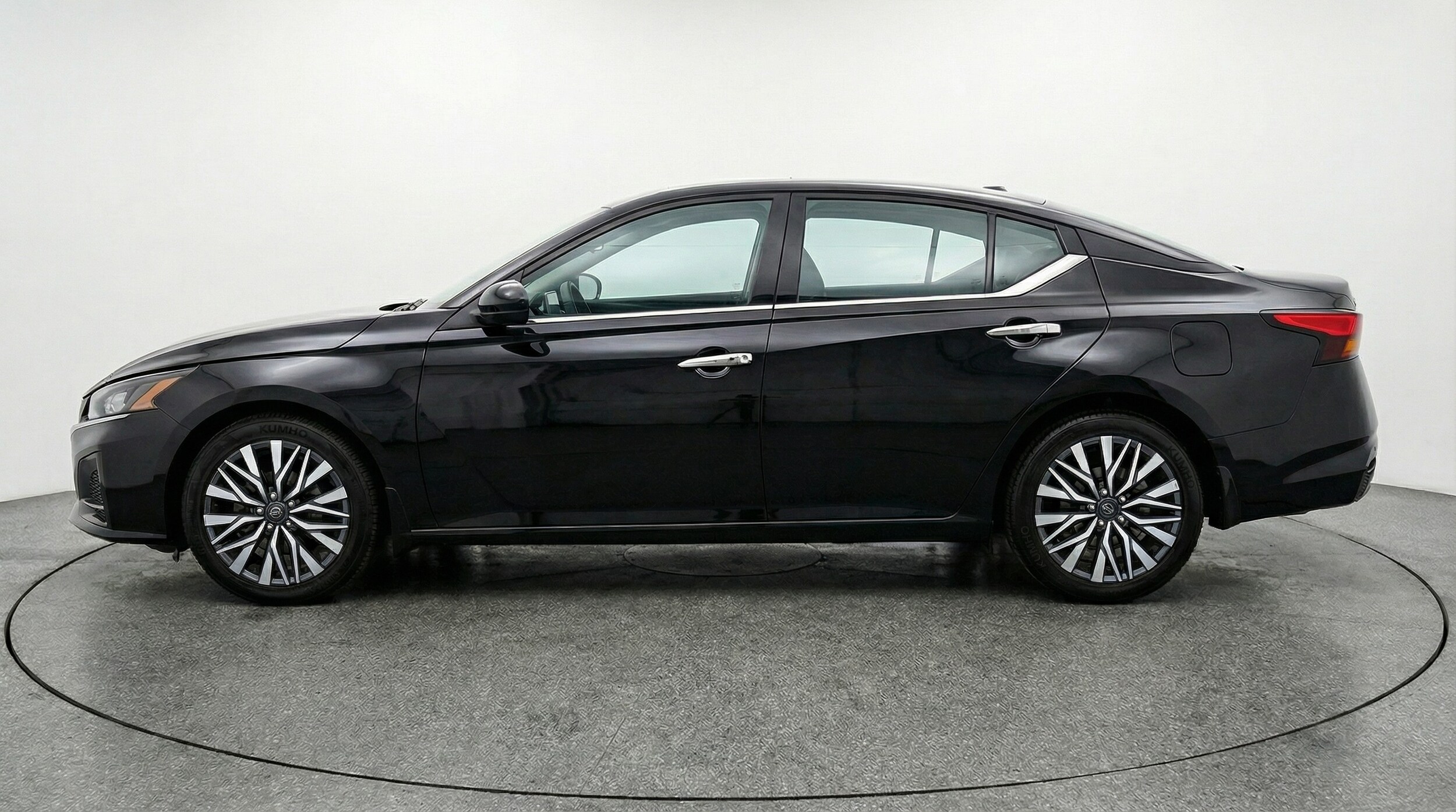 Thumbnail: 2025 Nissan Altima - 4