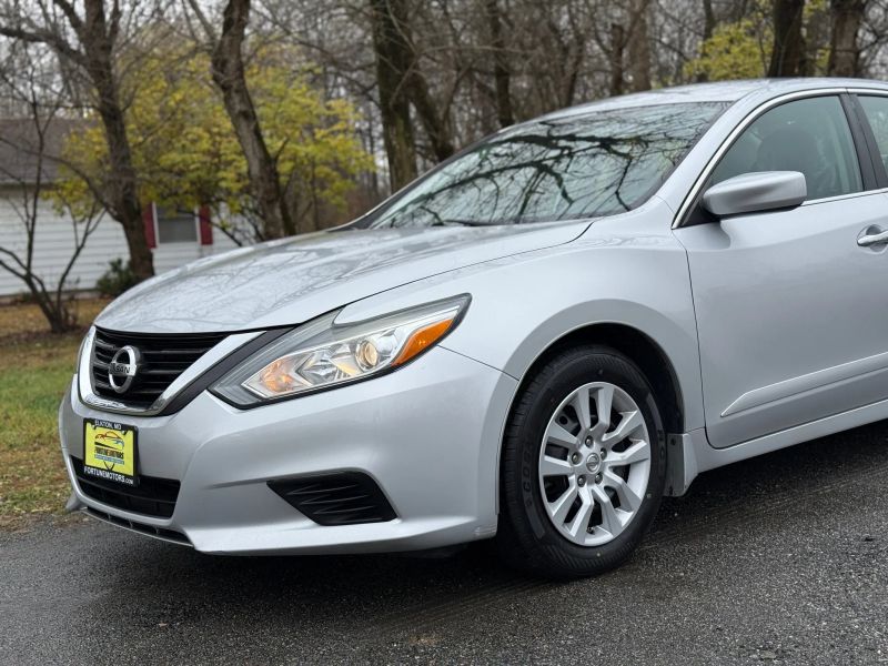 2017 Nissan Altima 2.5 photo 2