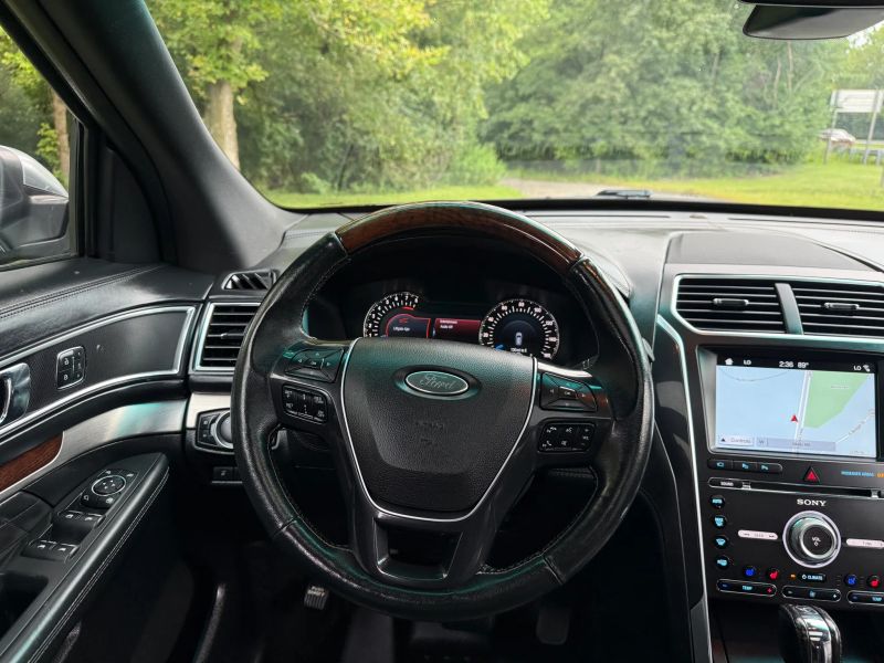 2017 Ford Explorer Platinum - Photo 13