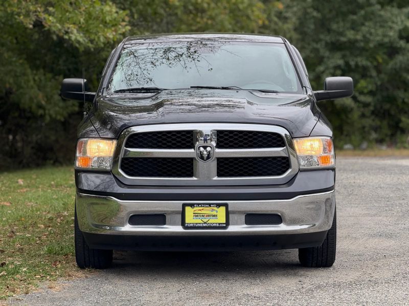 2016 Ram 1500 SLT photo 2
