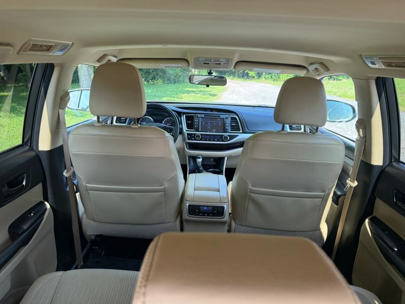 2016 Toyota Highlander LE Plus - Photo 24