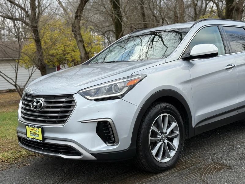 2017 Hyundai Santa Fe SE Sport photo 3