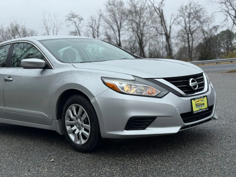 2017 Nissan Altima 2.5 photo 3