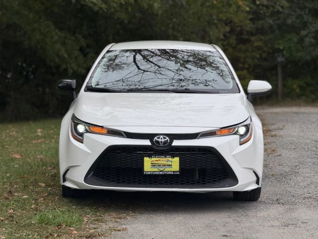Used 2020 Toyota Corolla LE Sedan 4D Sedan