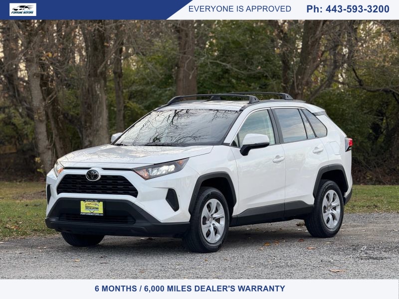 2019 Toyota RAV4 LE's photo