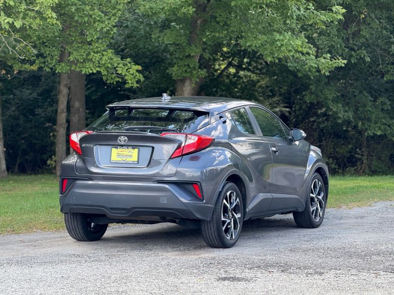2019 Toyota C-HR XLE photo 4