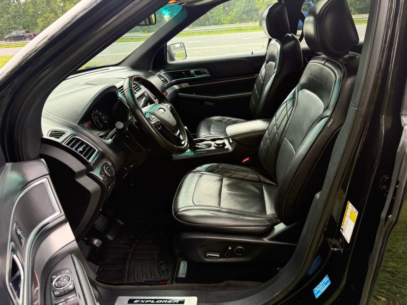 2017 Ford Explorer Platinum - Photo 11