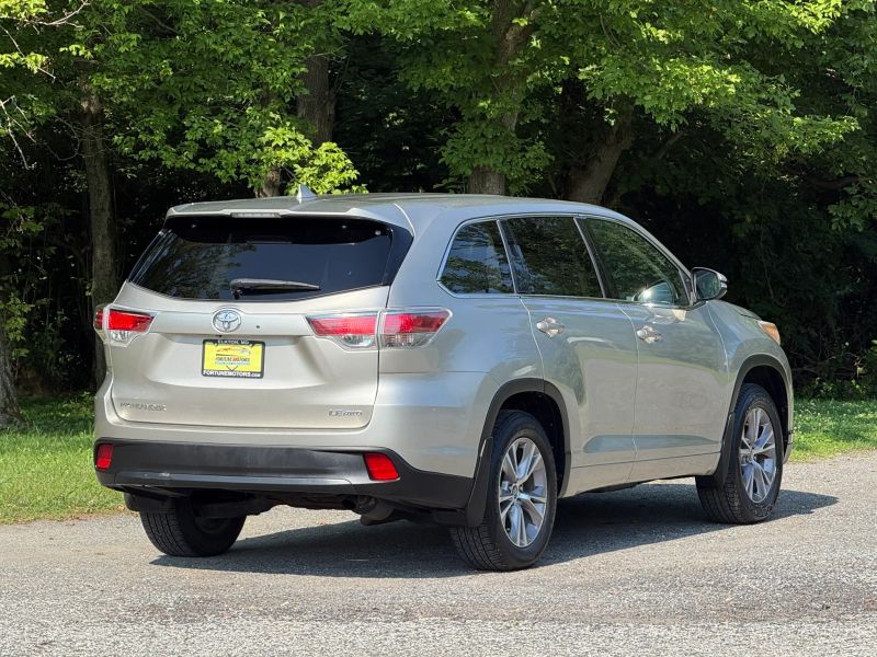 2016 Toyota Highlander LE Plus - Photo 6