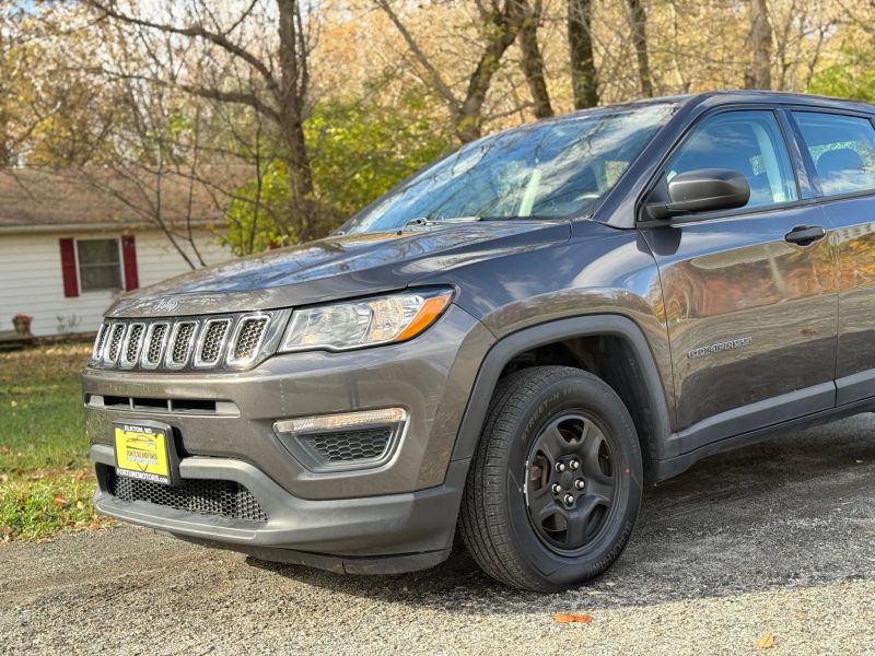 2018 Jeep Compass Sport photo 2