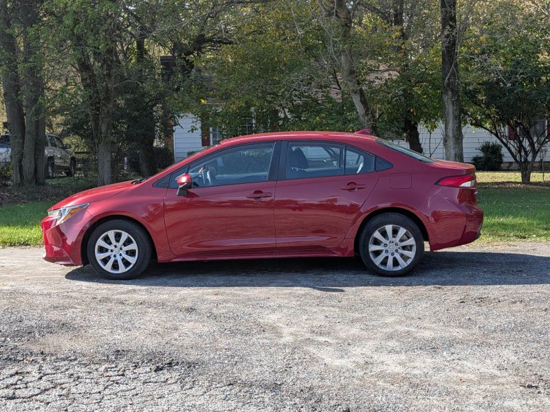 Used 2021 Toyota Corolla LE Sedan 4D Sedan