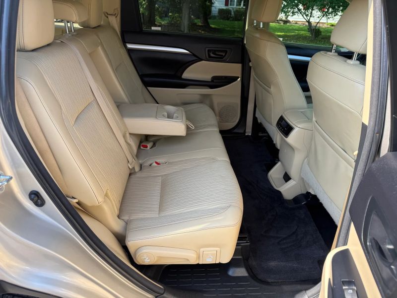 2016 Toyota Highlander LE Plus - Photo 22